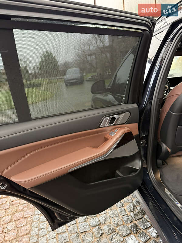 Внедорожник / Кроссовер BMW X7 2021 в Коростене