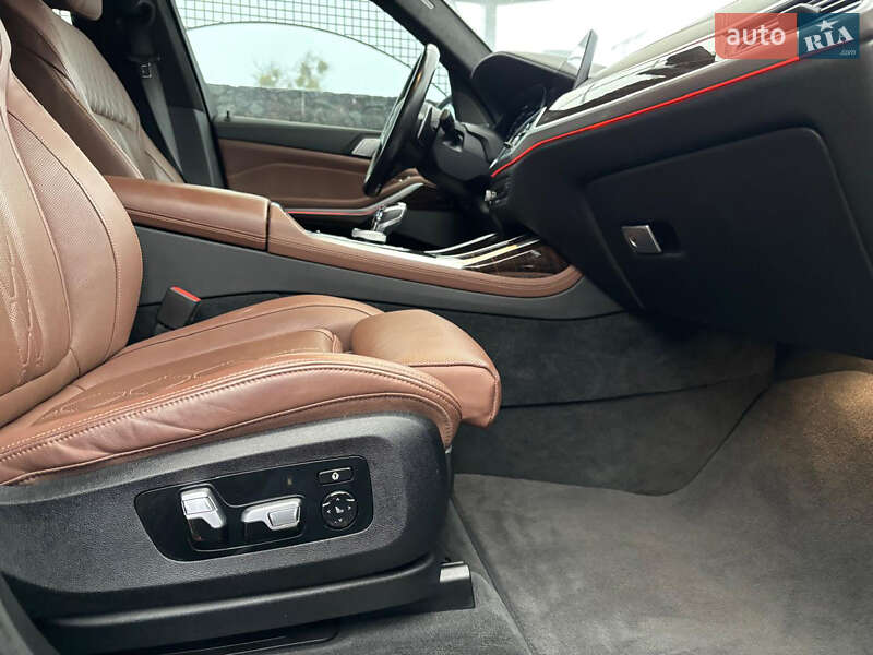 Внедорожник / Кроссовер BMW X7 2021 в Коростене