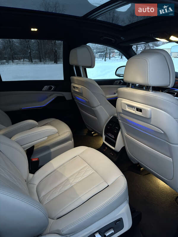 Внедорожник / Кроссовер BMW X7 2021 в Киеве