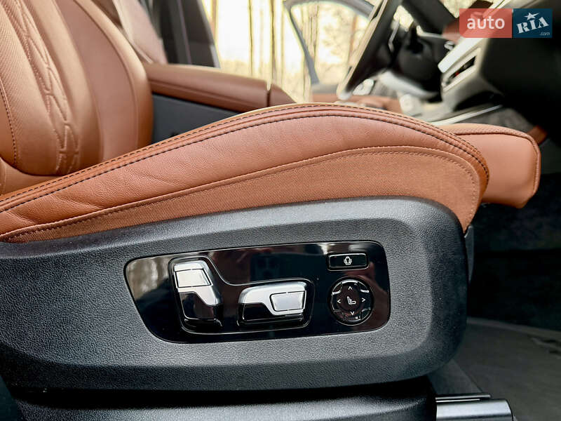 Внедорожник / Кроссовер BMW X7 2024 в Житомире