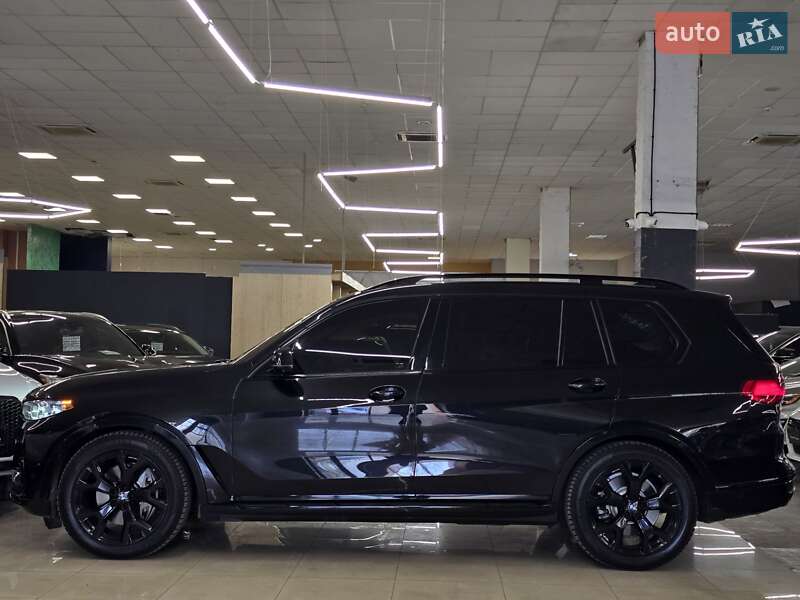 Внедорожник / Кроссовер BMW X7 2021 в Николаеве