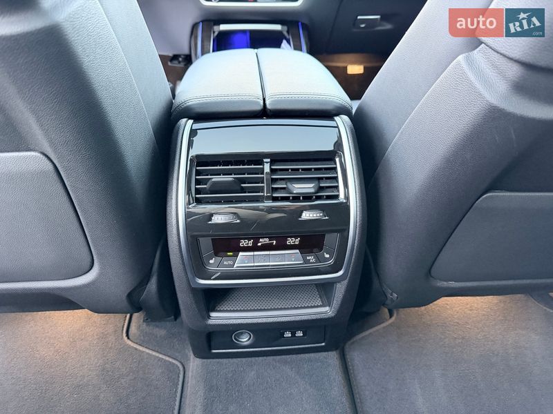 Внедорожник / Кроссовер BMW X7 2023 в Киеве