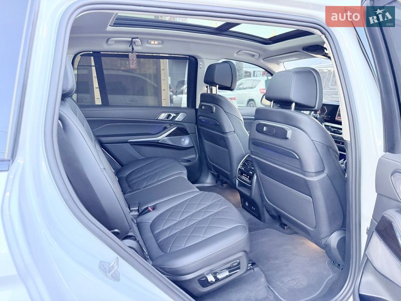 Внедорожник / Кроссовер BMW X7 2023 в Киеве