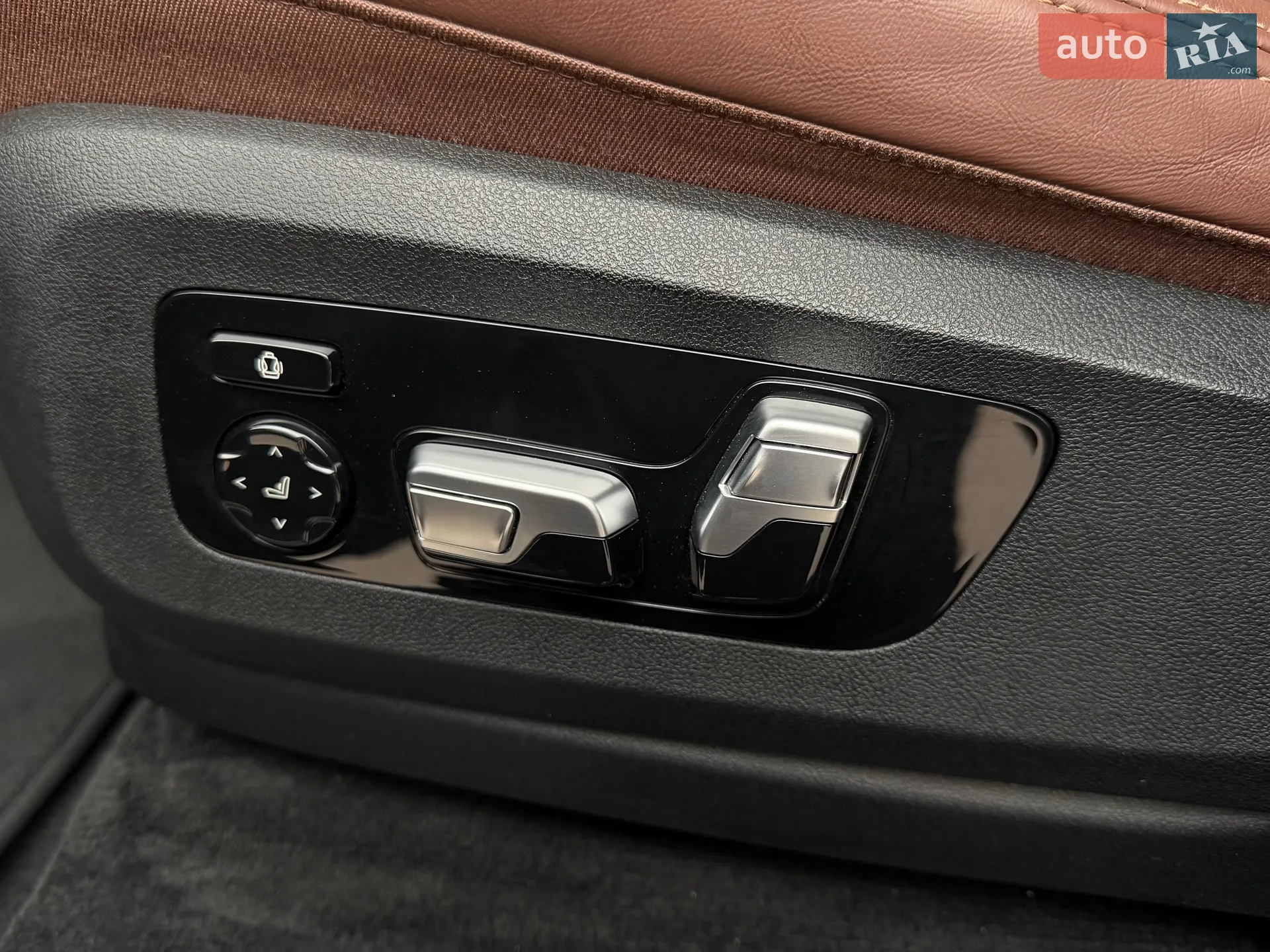 2020 BMW X7 - мініатюра 23