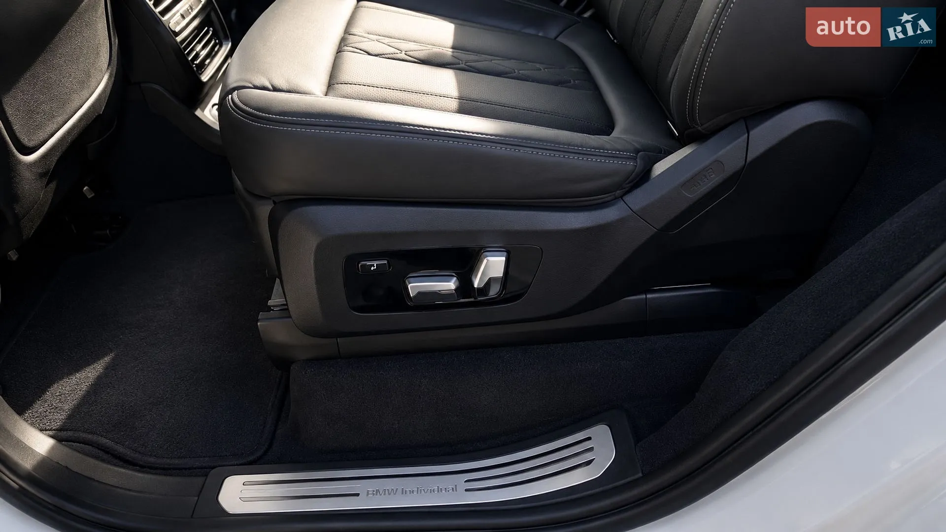 2020 BMW X7 - мініатюра 23
