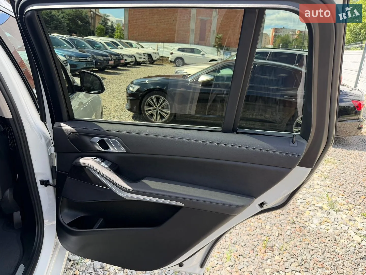 2021 BMW X7 - мініатюра 39