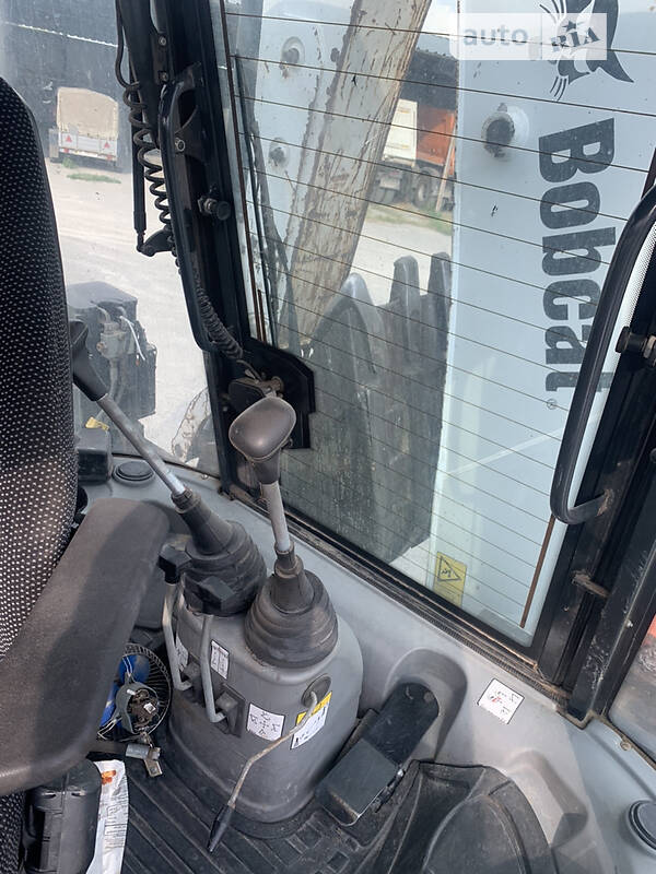 Экскаватор погрузчик Bobcat 730 2017 в Днепре