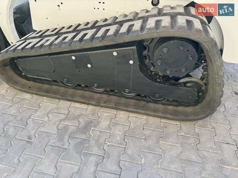 Фронтальный погрузчик Bobcat 864 2004 в Каменец-Подольском