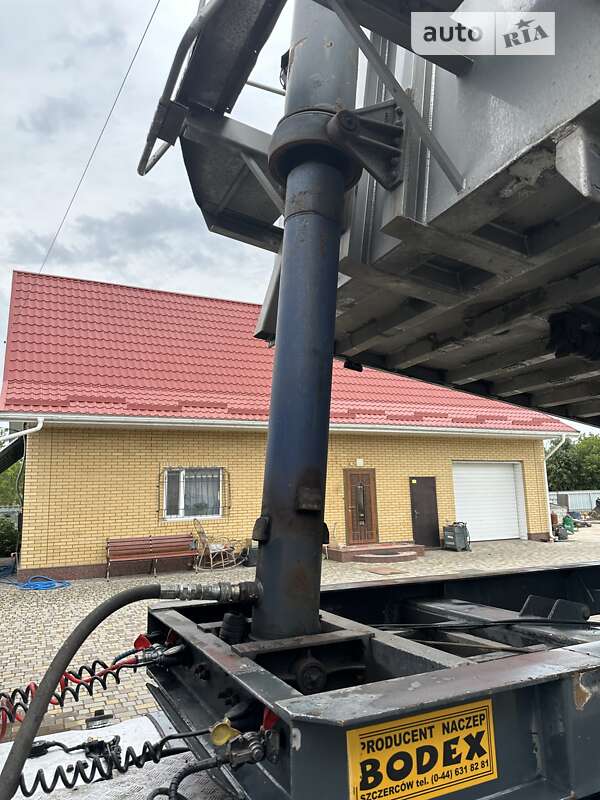 Самоскид напівпричіп Bodex KIS 3W-A 2011 в Гайвороні