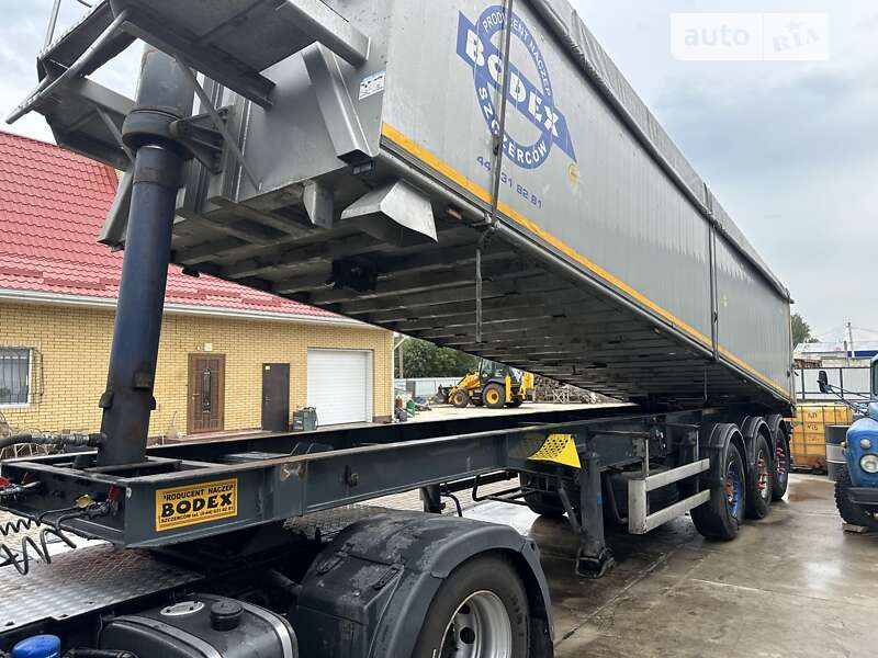 Самоскид напівпричіп Bodex KIS 3W-A 2011 в Гайвороні