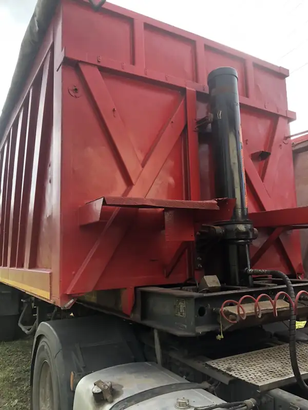 Самосвал полуприцеп Bodex KIS 3W-S 2004 в 