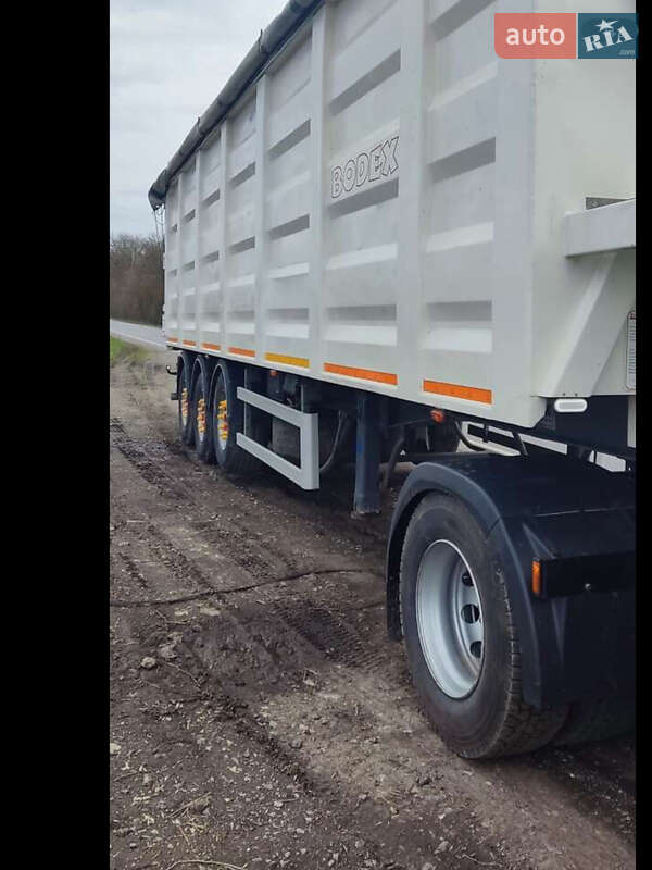 Самоскид напівпричіп Bodex KIS 3W-S 2009 в Миколаєві