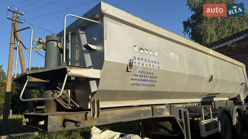Самосвал прицеп Bodex KIS 3W-S 2007 в Шепетовке