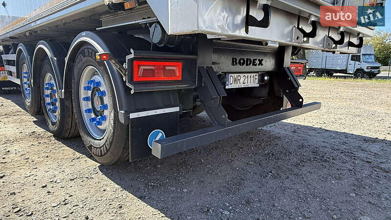 Самосвал полуприцеп Bodex KIS 3W 2015 в Виннице
