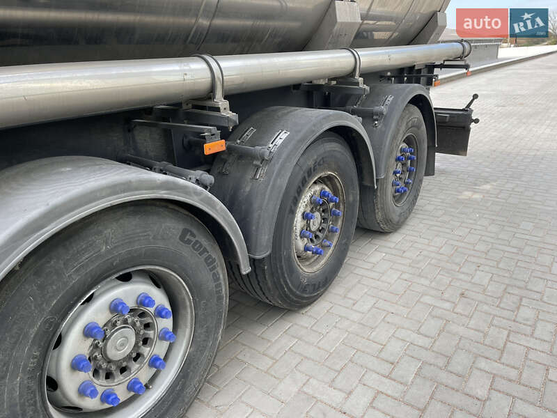Цистерна Bodex KIS 2006 в Чорткові