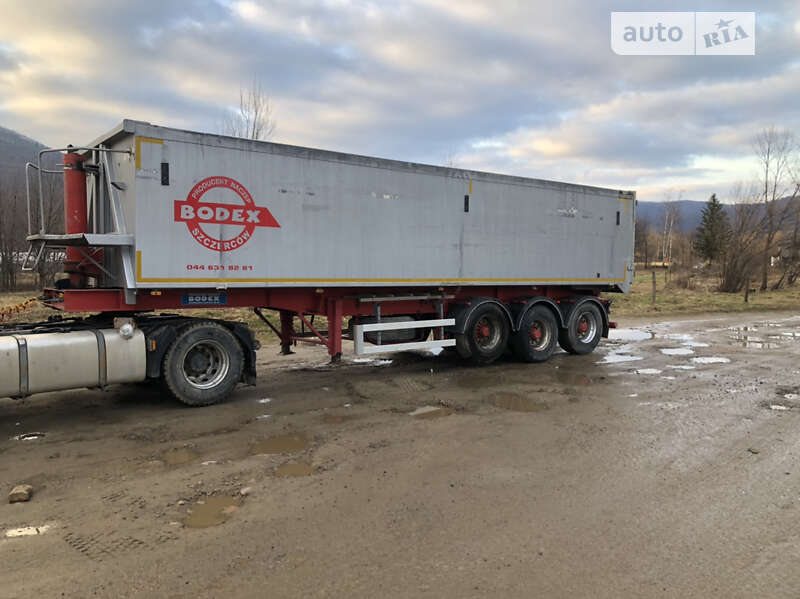 Зерновоз - полуприцеп Bodex Kiss 33 2003 в Ивано-Франковске