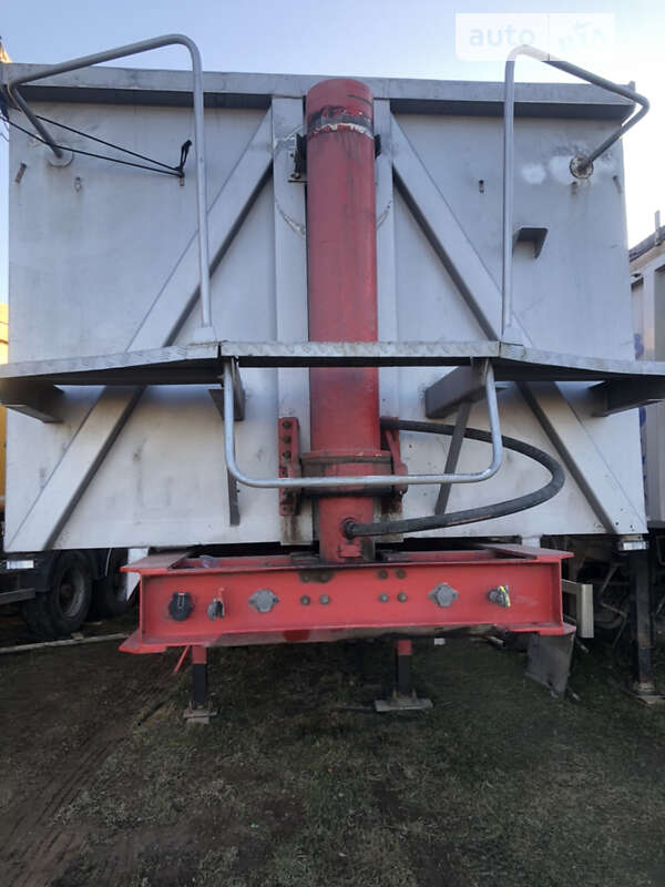 Зерновоз - полуприцеп Bodex Kiss 33 2003 в Ивано-Франковске