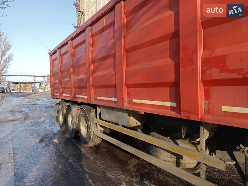 Зерновоз - напівпричіп Bodex Kiss 1998 в Дніпрі