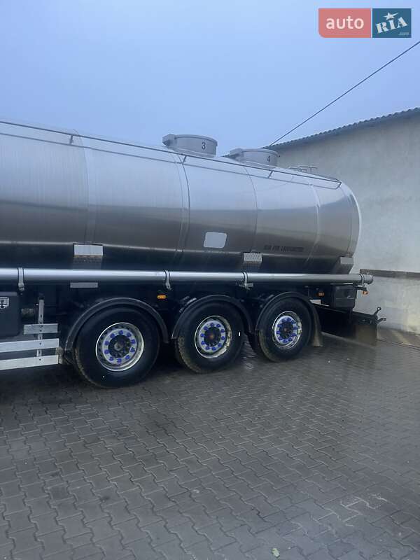 Цистерна Bodex Kiss 2006 в Чорткове