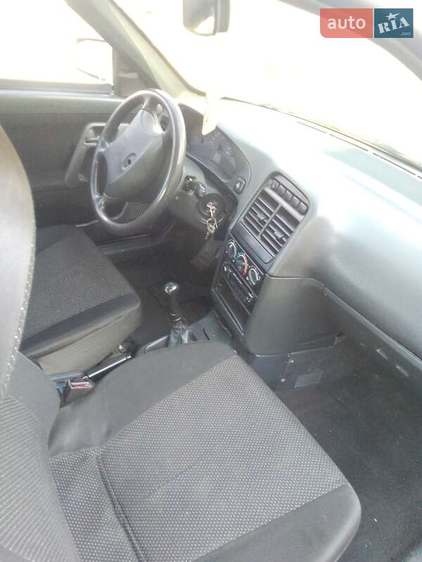 Хэтчбек Богдан 2110 2013 в Сваляве