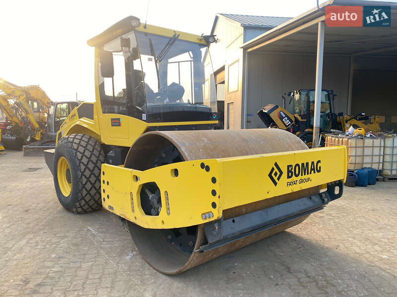 Каток ґрунтовий Bomag BW 2022 в Львові