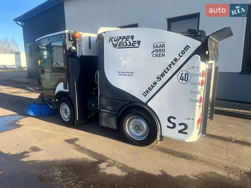 Подметальная машина Boschung Urban Sweeper S2 2016 в Брошневе-Осаде