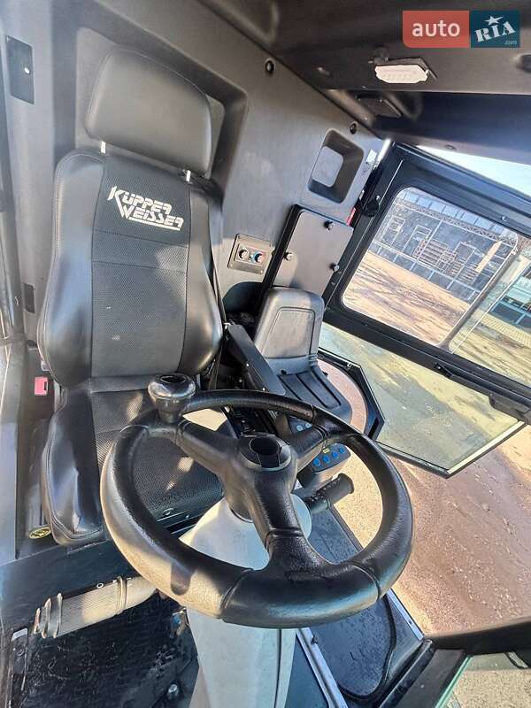 Подметальная машина Boschung Urban Sweeper S2 2016 в Брошневе-Осаде