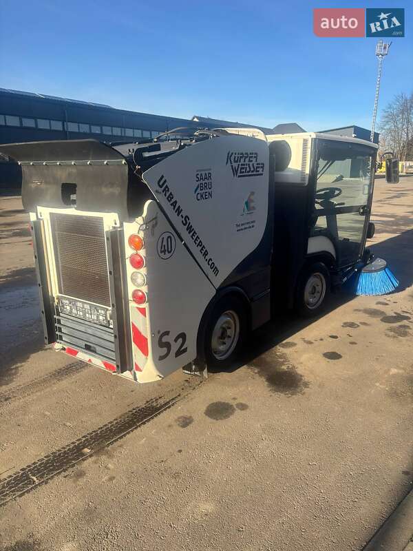 Подметальная машина Boschung Urban Sweeper S2 2016 в Брошневе-Осаде