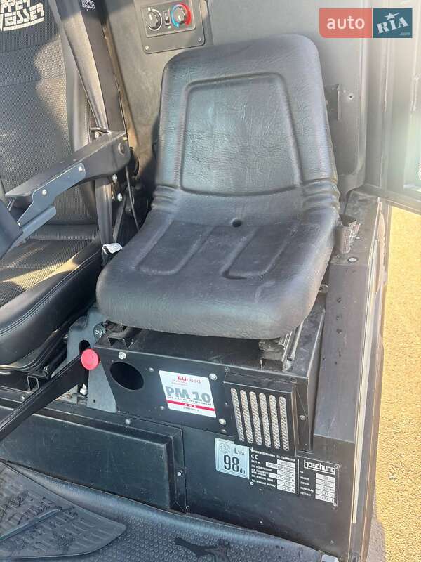 Подметальная машина Boschung Urban Sweeper S2 2016 в Брошневе-Осаде