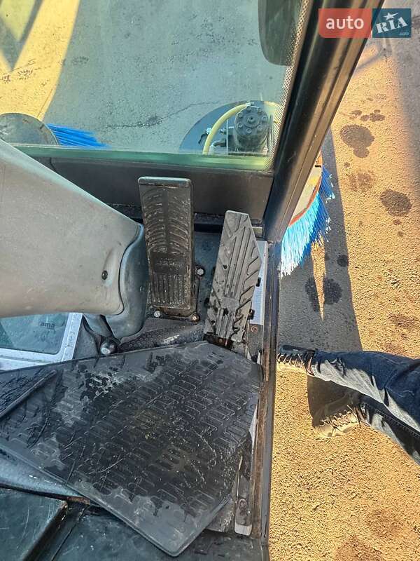 Подметальная машина Boschung Urban Sweeper S2 2016 в Брошневе-Осаде