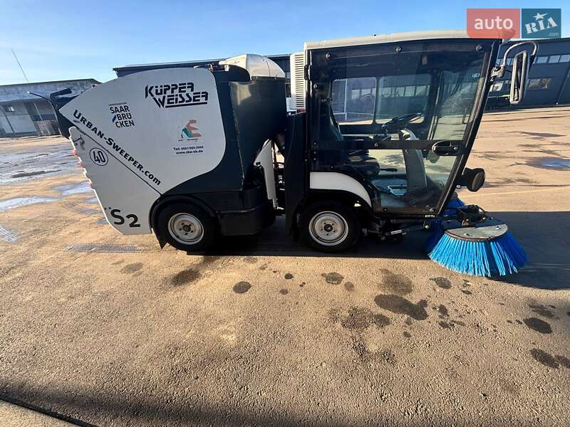 Подметальная машина Boschung Urban Sweeper S2 2016 в Брошневе-Осаде