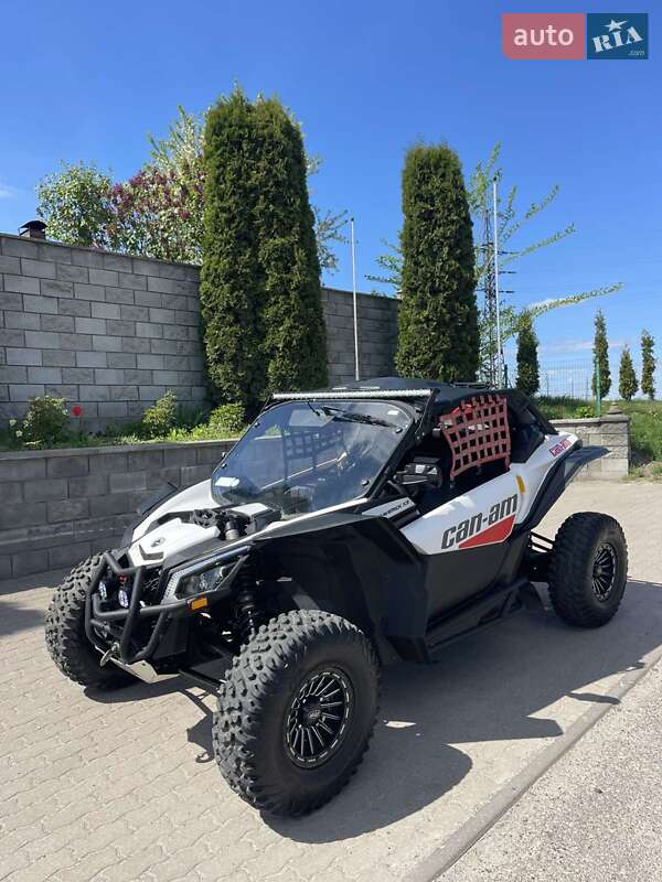 Мотовездеход BRP Can Am 2018 в 