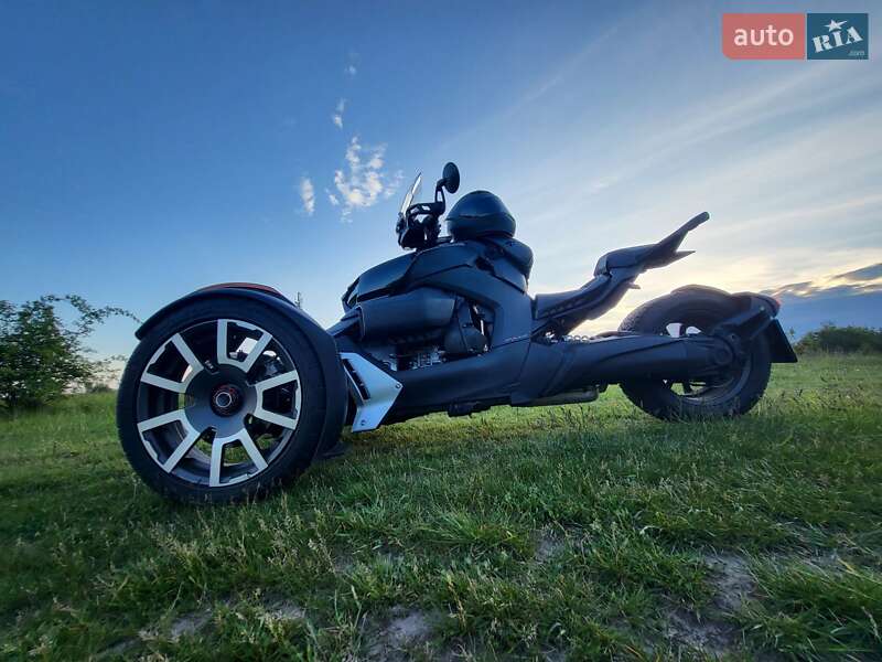 Трицикл BRP Can Am 2018 в 