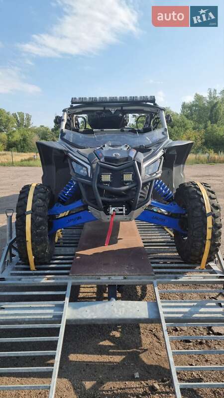 Мотовездеход BRP Maverick 2022 в 