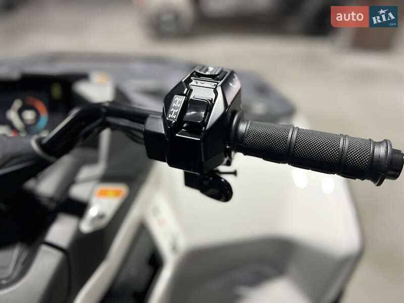 Квадроцикл  утилитарный BRP Outlander 2026 в Киеве