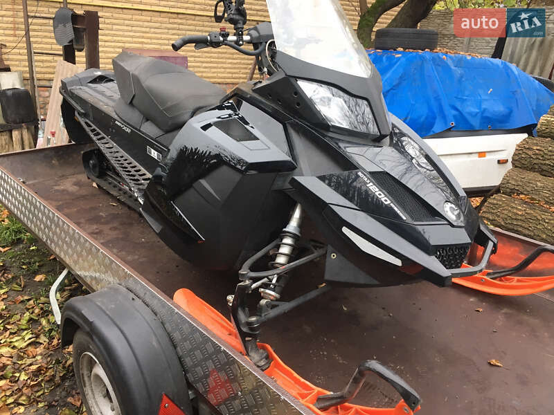 Горные снегоходы BRP Renegade 2012 в Сумах