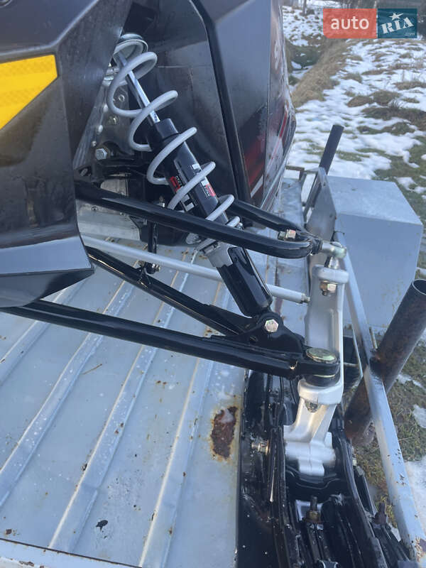 Утилітарні снігоходи BRP Ski-Doo 2011 в Славському