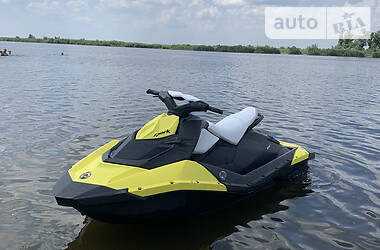 Гідроцикл спортивний BRP Spark 2015 в 