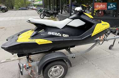 Гідроцикл спортивний BRP Spark 2015 в 