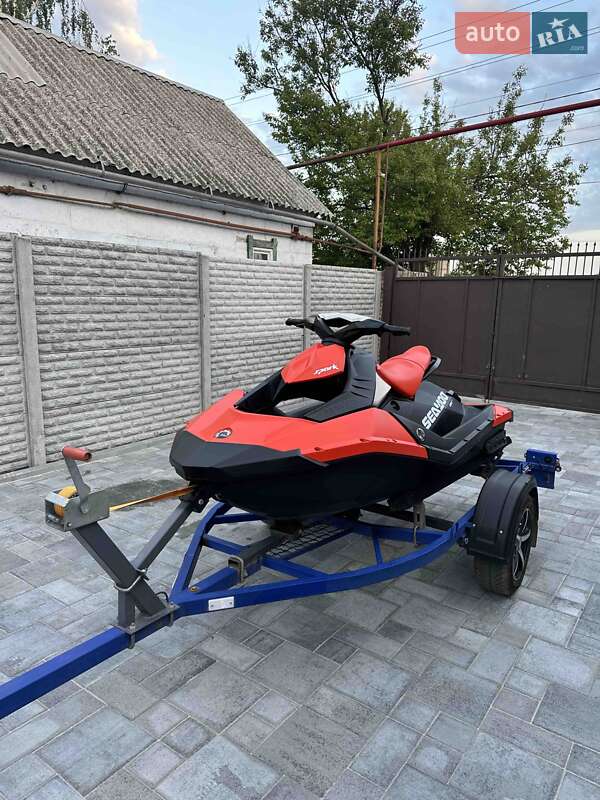 Гідроцикл спортивний BRP Spark 2017 в 