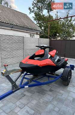 Гідроцикл спортивний BRP Spark 2017 в 
