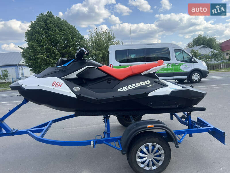 Гидроцикл спортивный BRP Spark 2018 в 