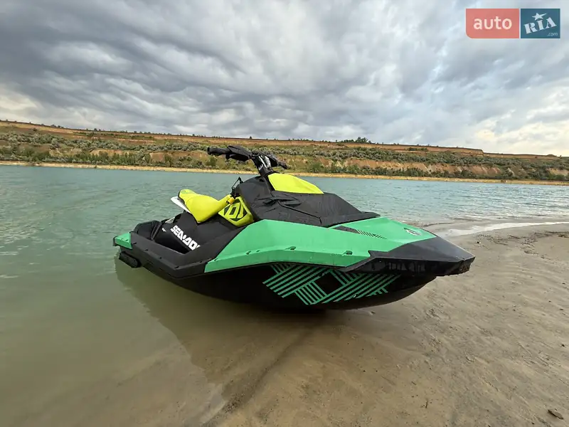 Гидроцикл спортивный BRP Spark 2018 в 