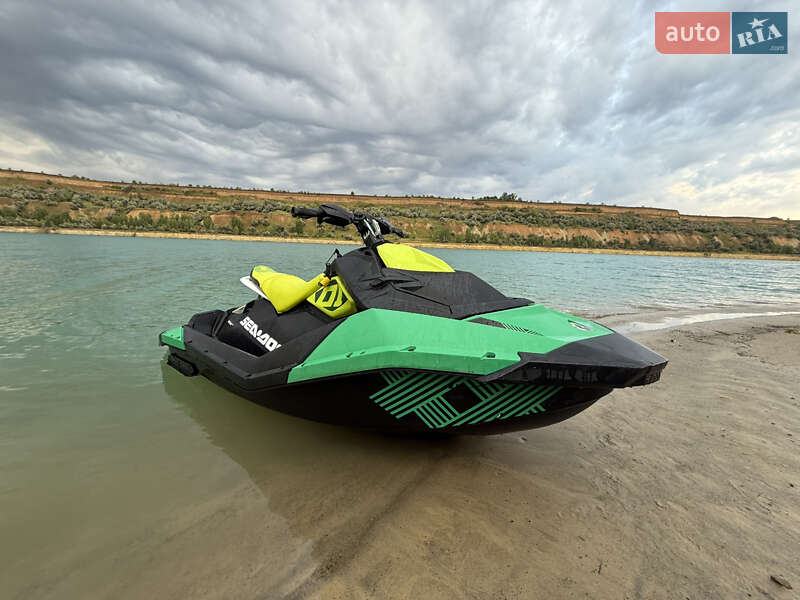 Гідроцикл спортивний BRP Spark 2018 в Кропивницькому фото Гідроцикл спортивний BRP Spark 2018 в Кропивницькому