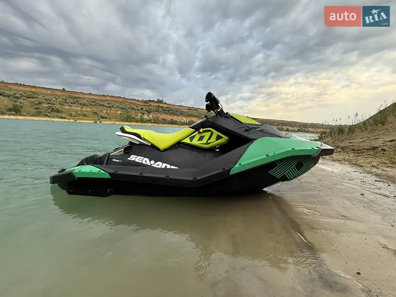 Гидроцикл спортивный BRP Spark 2018 в 