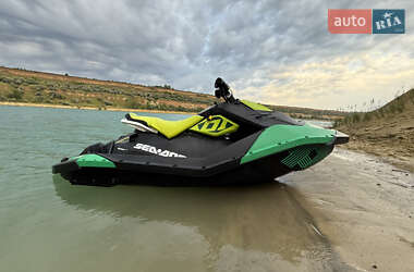 Гидроцикл спортивный BRP Spark 2018 в 