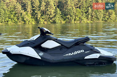 Гідроцикл спортивний BRP Spark 2016 в 