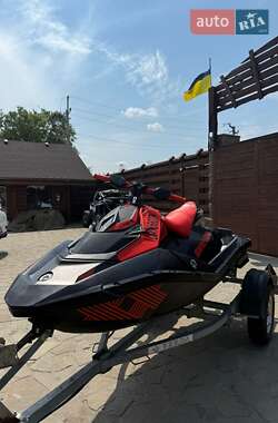 Гидроцикл спортивный BRP Spark 2022 в 
