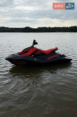Гідроцикл спортивний BRP Spark 2022 в 