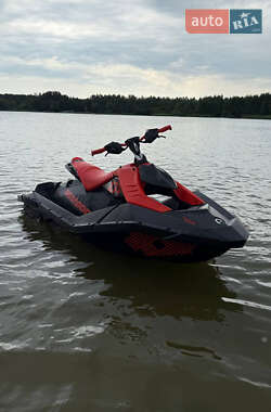 Гідроцикл спортивний BRP Spark 2022 в 